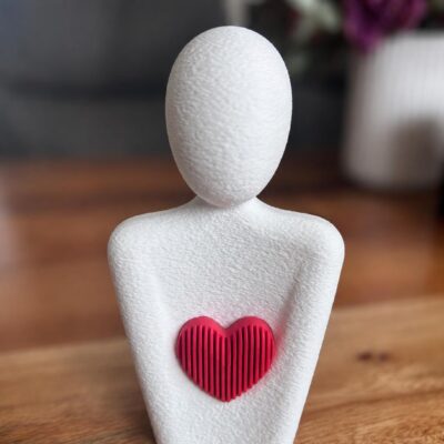 Minimalistische Skulptur mit Herz – zweifarbig