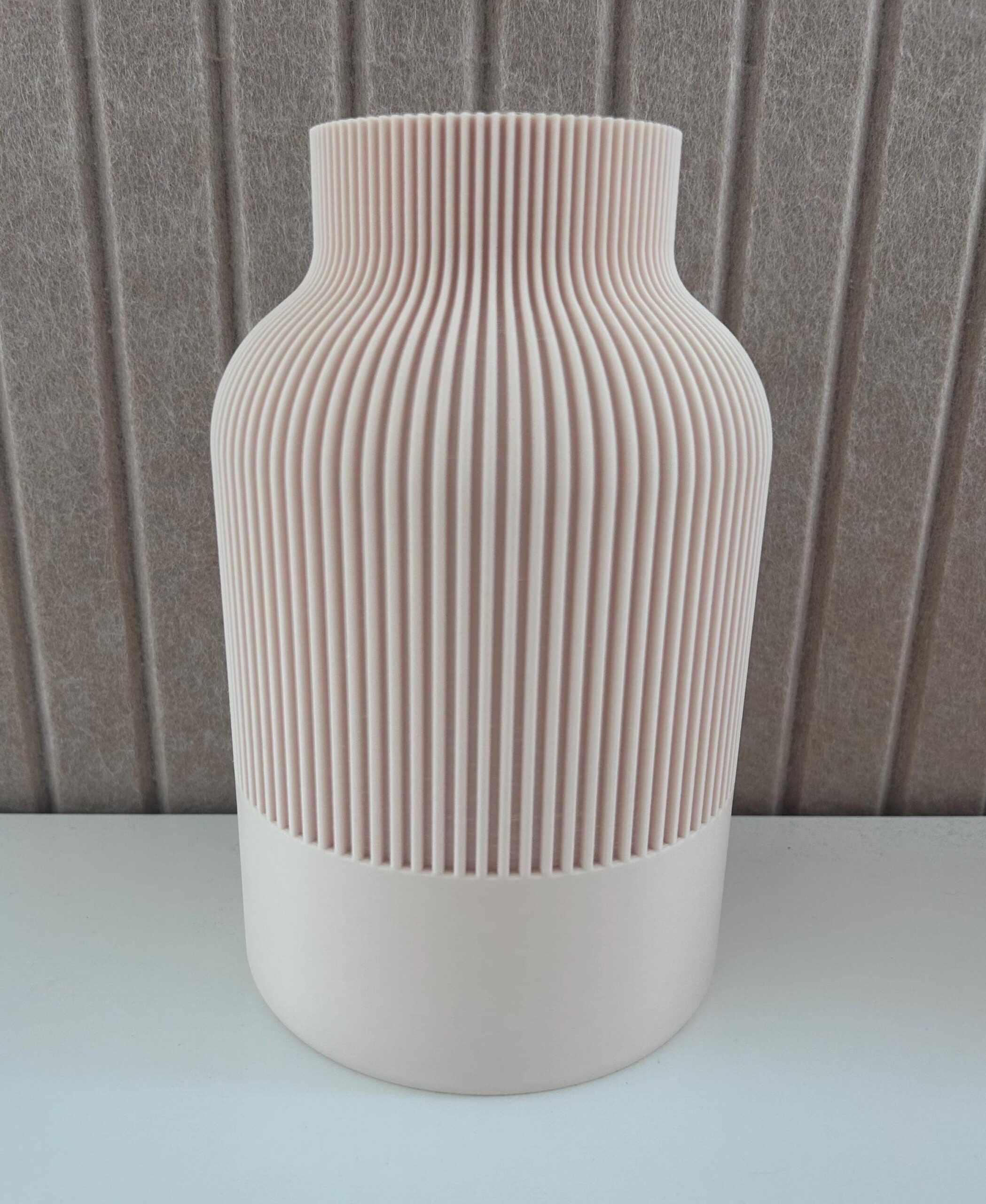 Zweifarbige geriffelte Design-Vase – Bild 10