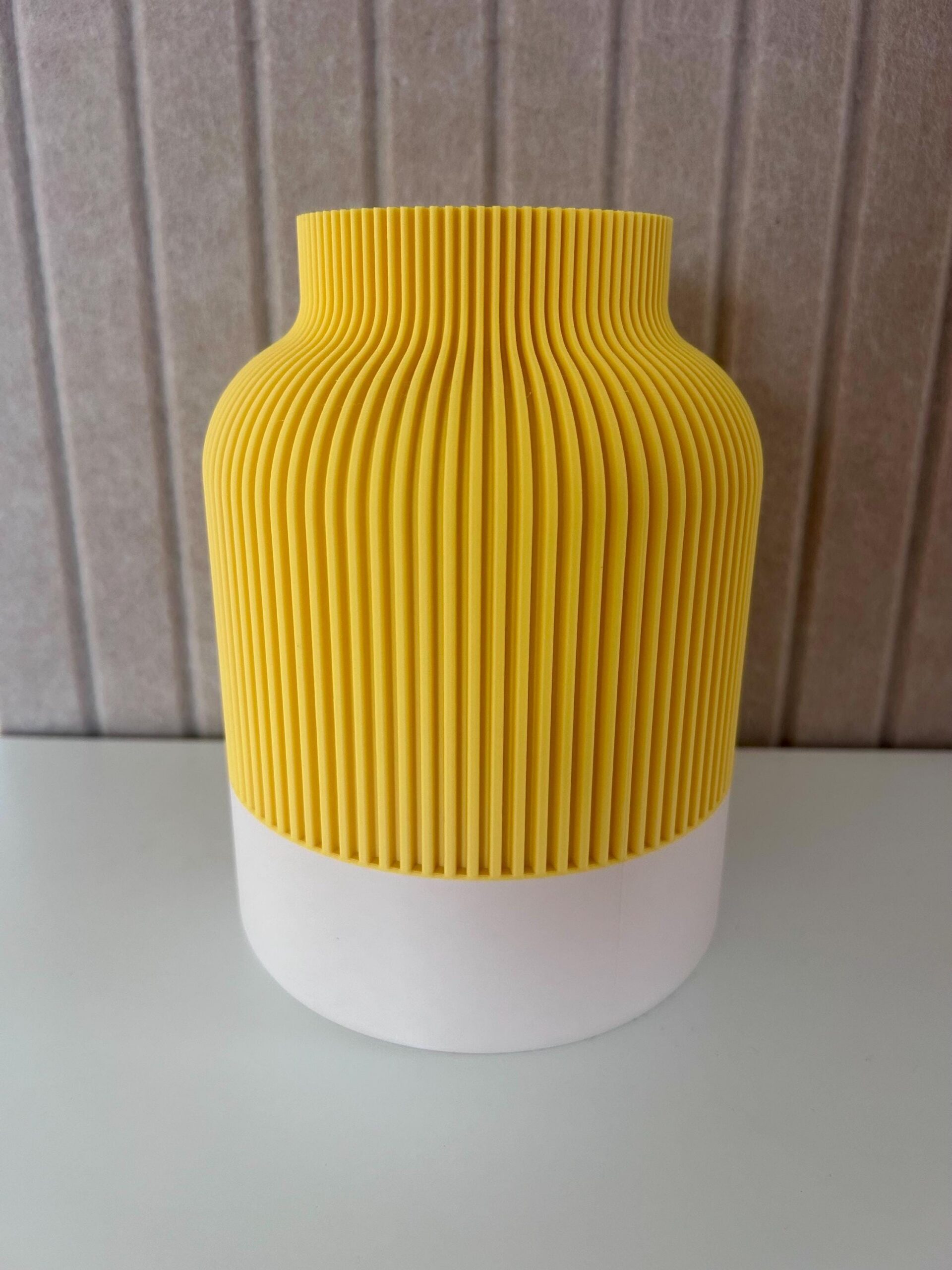 Zweifarbige geriffelte Design-Vase – Bild 7