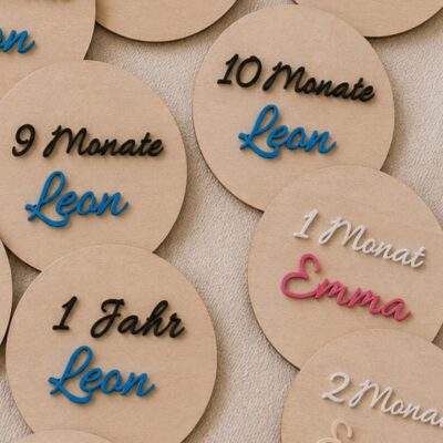 Personalisierte Baby-Meilensteinkarten aus Holz mit Name
